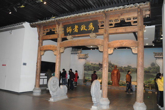 包公塑像