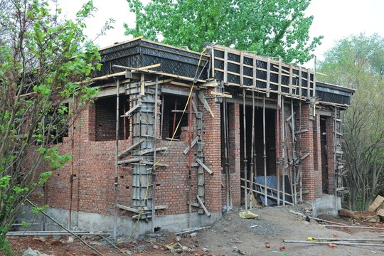 建造中的公廁