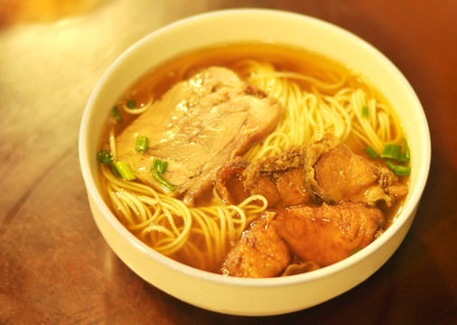 燜蹄爆魚(yú)面