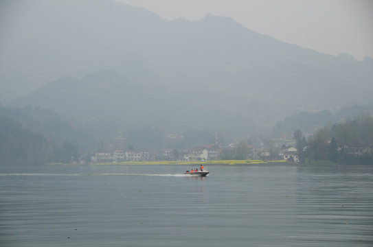 游船 紅寺湖景區(qū)