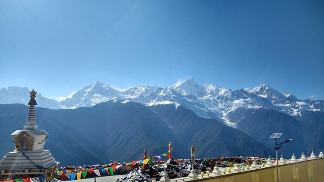 云南德欽梅里雪山卡瓦格博雪山冰