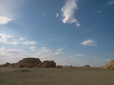 甘肅敦煌雅丹戈壁灘鹽堿地