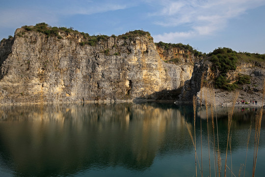 懸崖峭壁