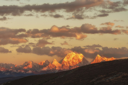 貢嘎雪山夕陽(yáng)