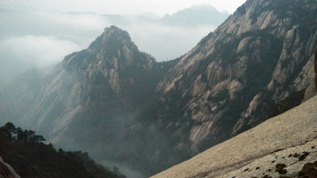 安徽黃山水墨霧景