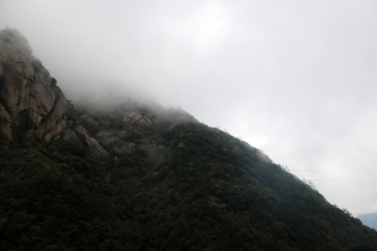 山峰山石