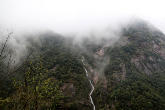 山間水流