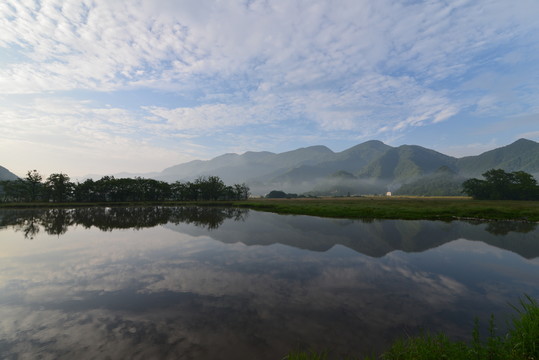 山水倒影