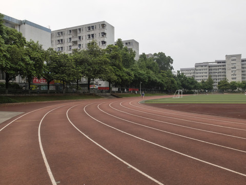 大學(xué)操場(chǎng)