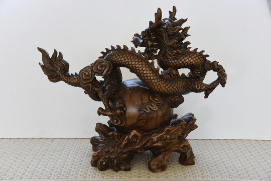 木雕龍