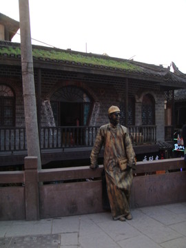 鳳凰古城銅人街邊