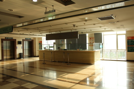 醫(yī)院大廳掛號處