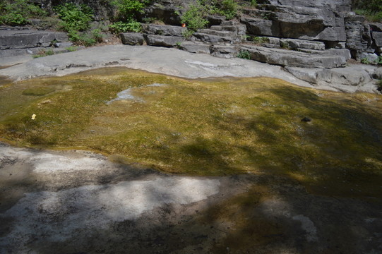 溪水
