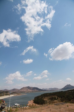 碧水青山藍(lán)天白云