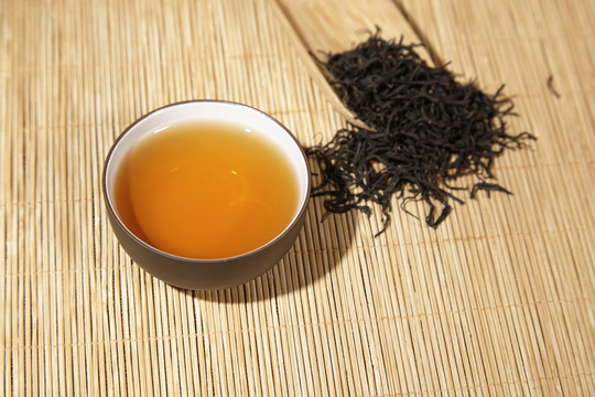 正山小種茶湯和茶葉