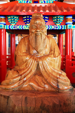 孔子坐像
