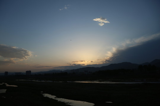 洛河夕照