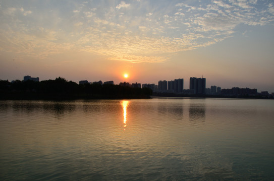 澄湖夕照