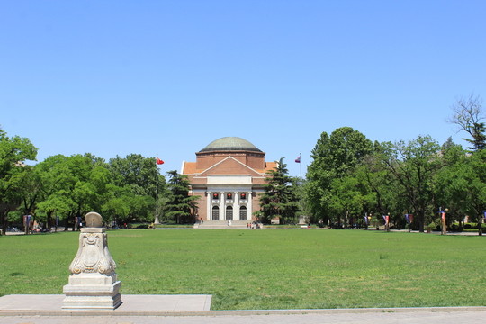 清華大學(xué) 大禮堂 草坪