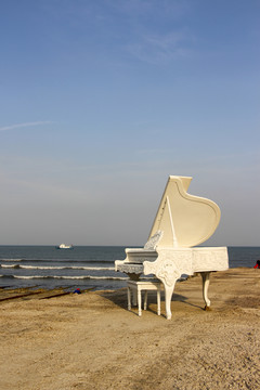海邊 鋼琴