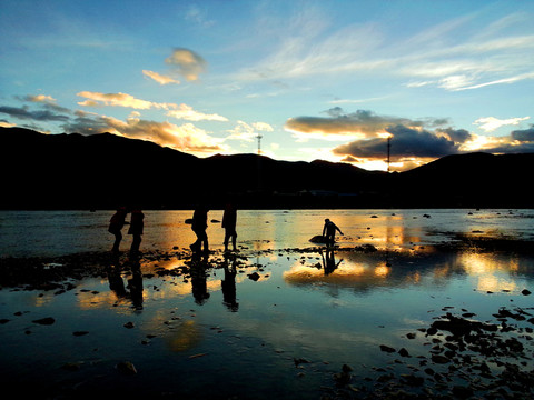夕陽(yáng)剪影人物