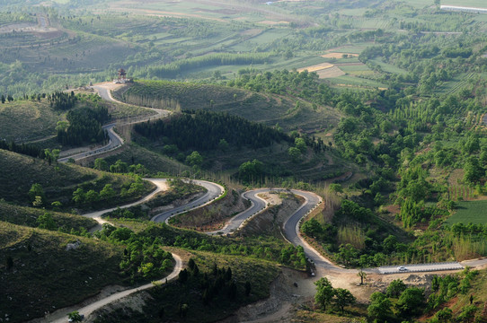 山路彎彎