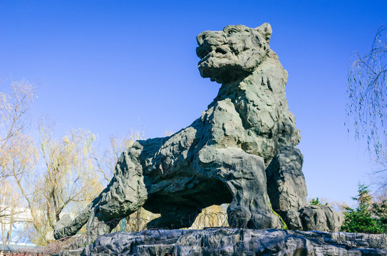 北京動物園猛虎塑像