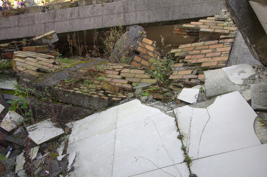 512地震遺址