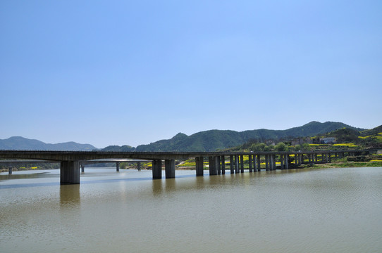 新安江十里畫(huà)廊風(fēng)光