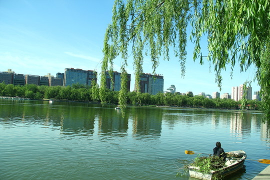 湖邊建筑