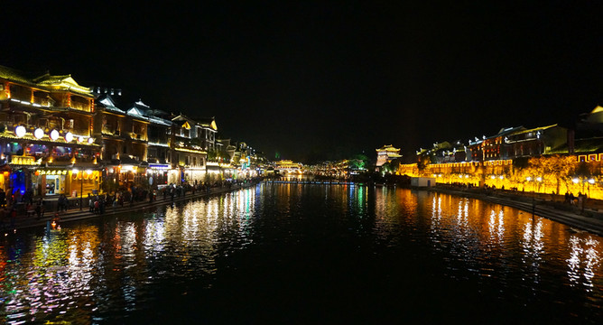 夜晚鳳凰