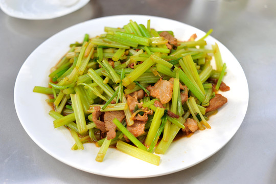 肉炒山芹