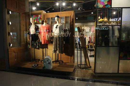 服裝店 櫥窗專 賣店櫥窗