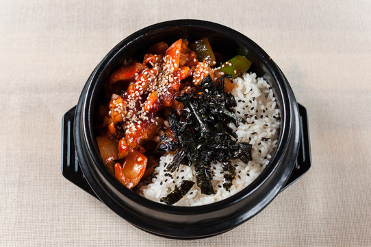雞腿拌飯