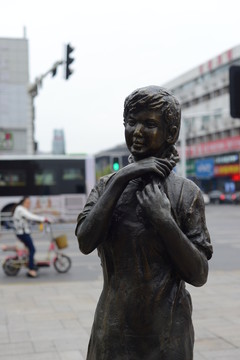 雕塑 姑娘