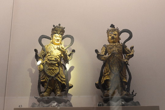 銅托塔天王立像