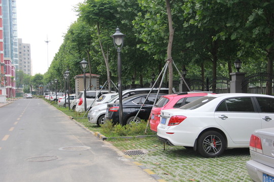 小區(qū)停車場