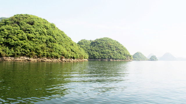 百花湖邊