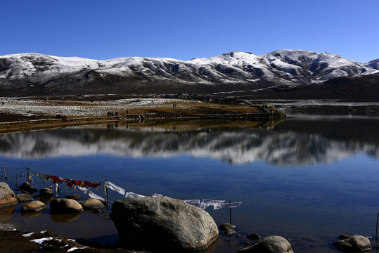 年寶玉則雪山風(fēng)光