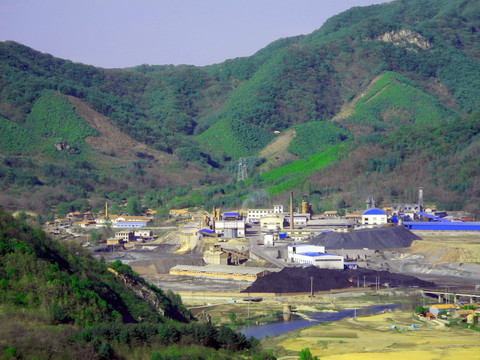 大山里的礦山企業(yè)
