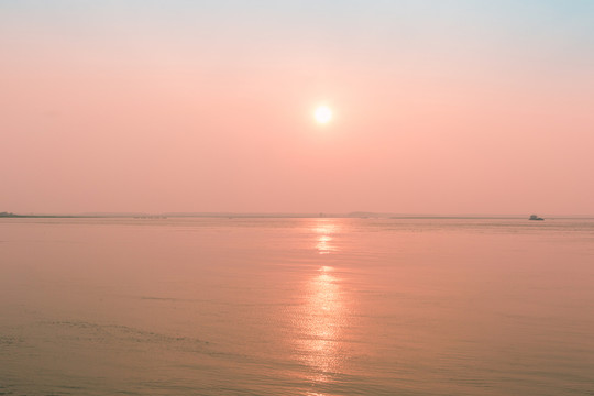 長(zhǎng)江落日