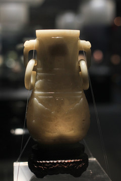 獸面蕉葉紋雙耳活環(huán)執(zhí)壺