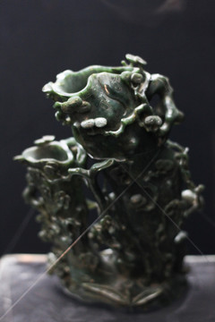 松蘭竹梅紋碧玉花插