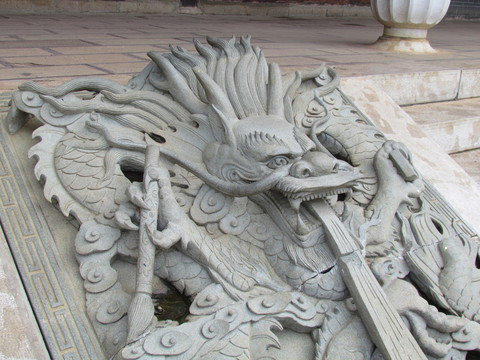 石雕龍