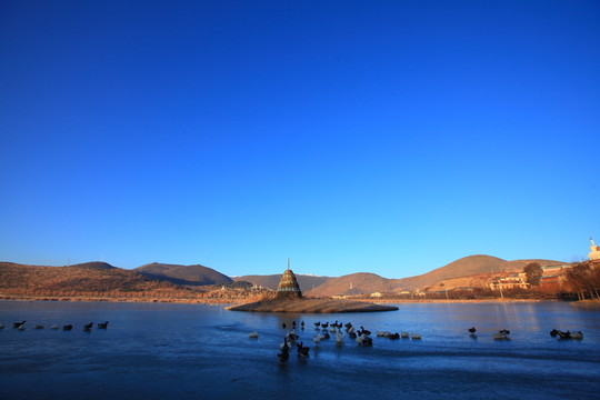 雪山冰湖