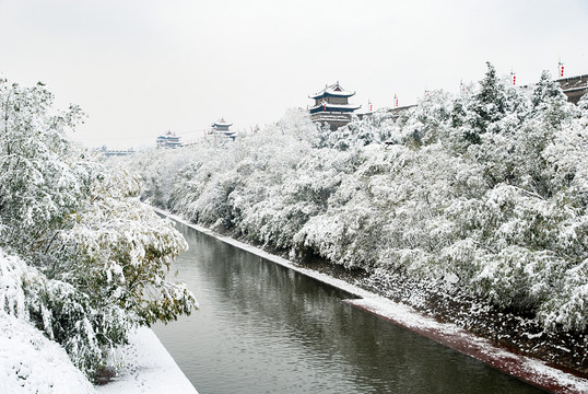 西安護城河的雪景