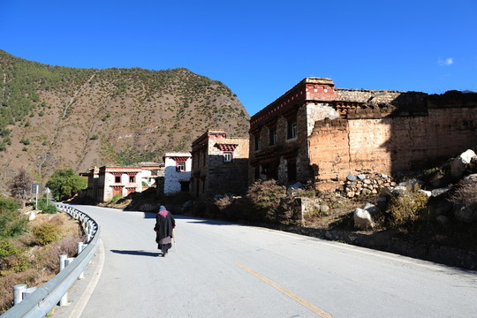 四川少數(shù)民族