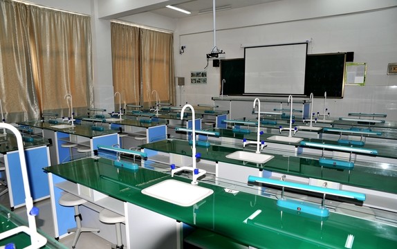學(xué)校實驗室