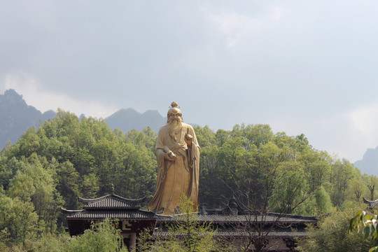 老君山 老子像
