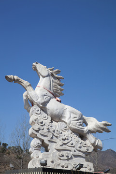 雕塑馬